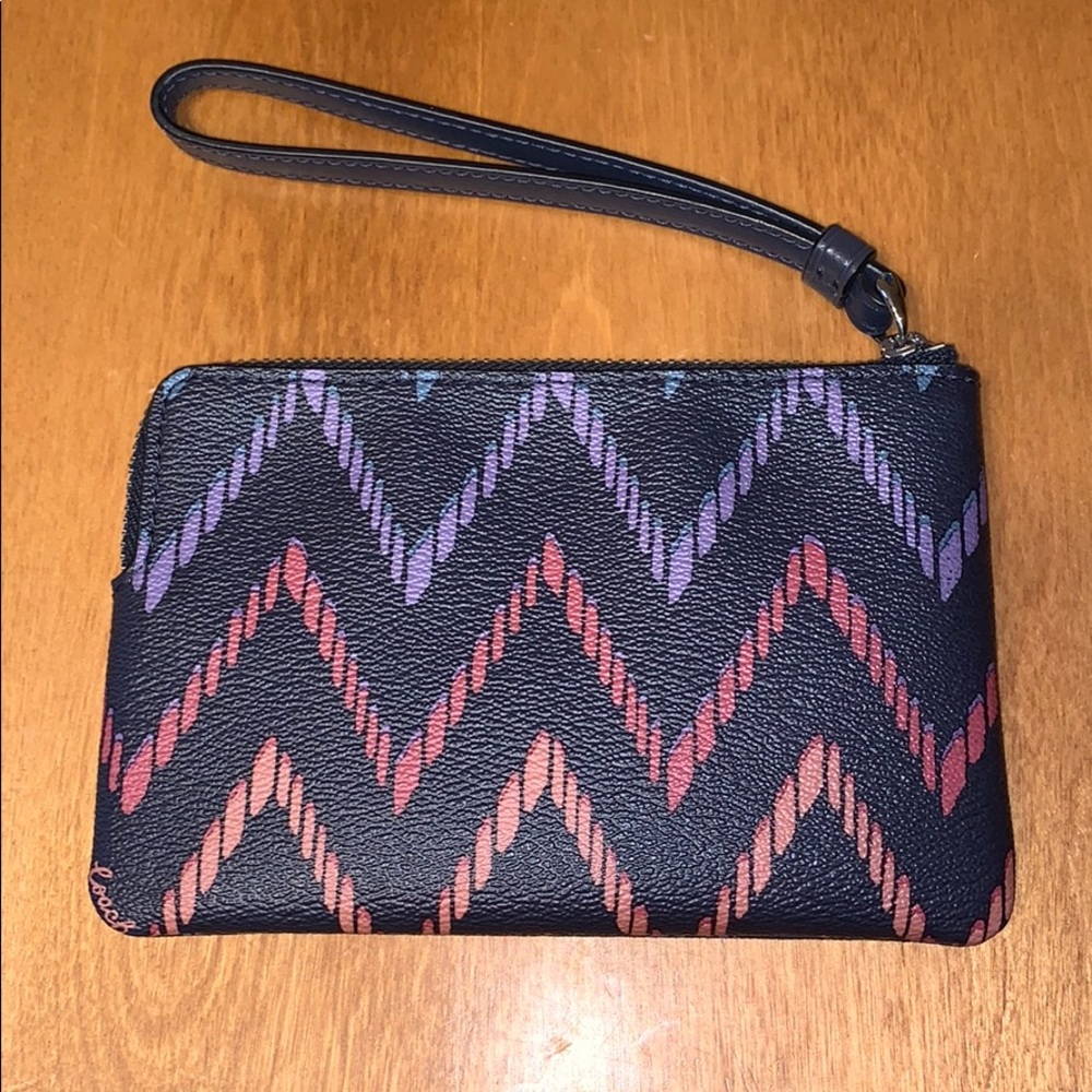 MULTICOLOR CHEVRON CORNER ZIP WRISTLET - Picture 7 of 8